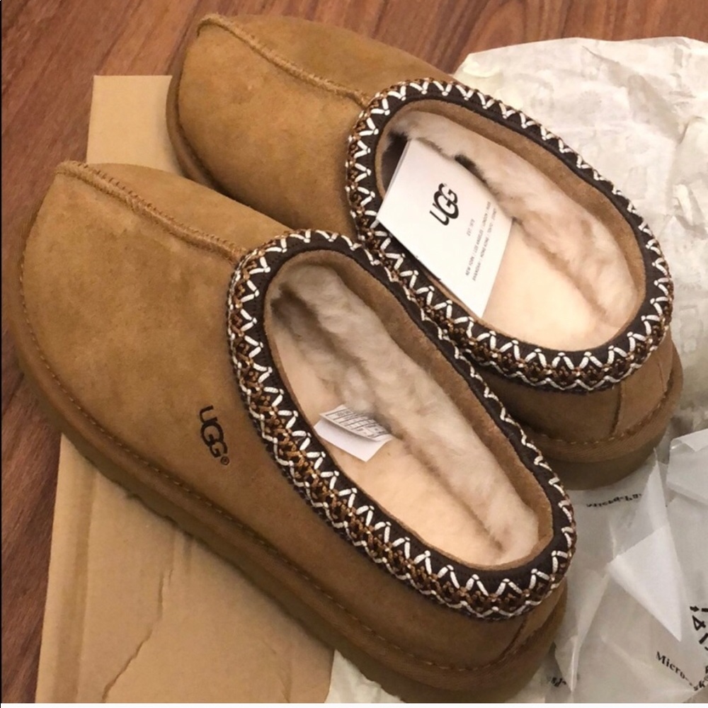 Uggs slippers